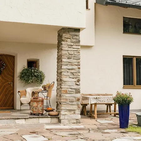 Marwa - Eine Ruheoase Im Grünen Mit Stadtblick Pensión *